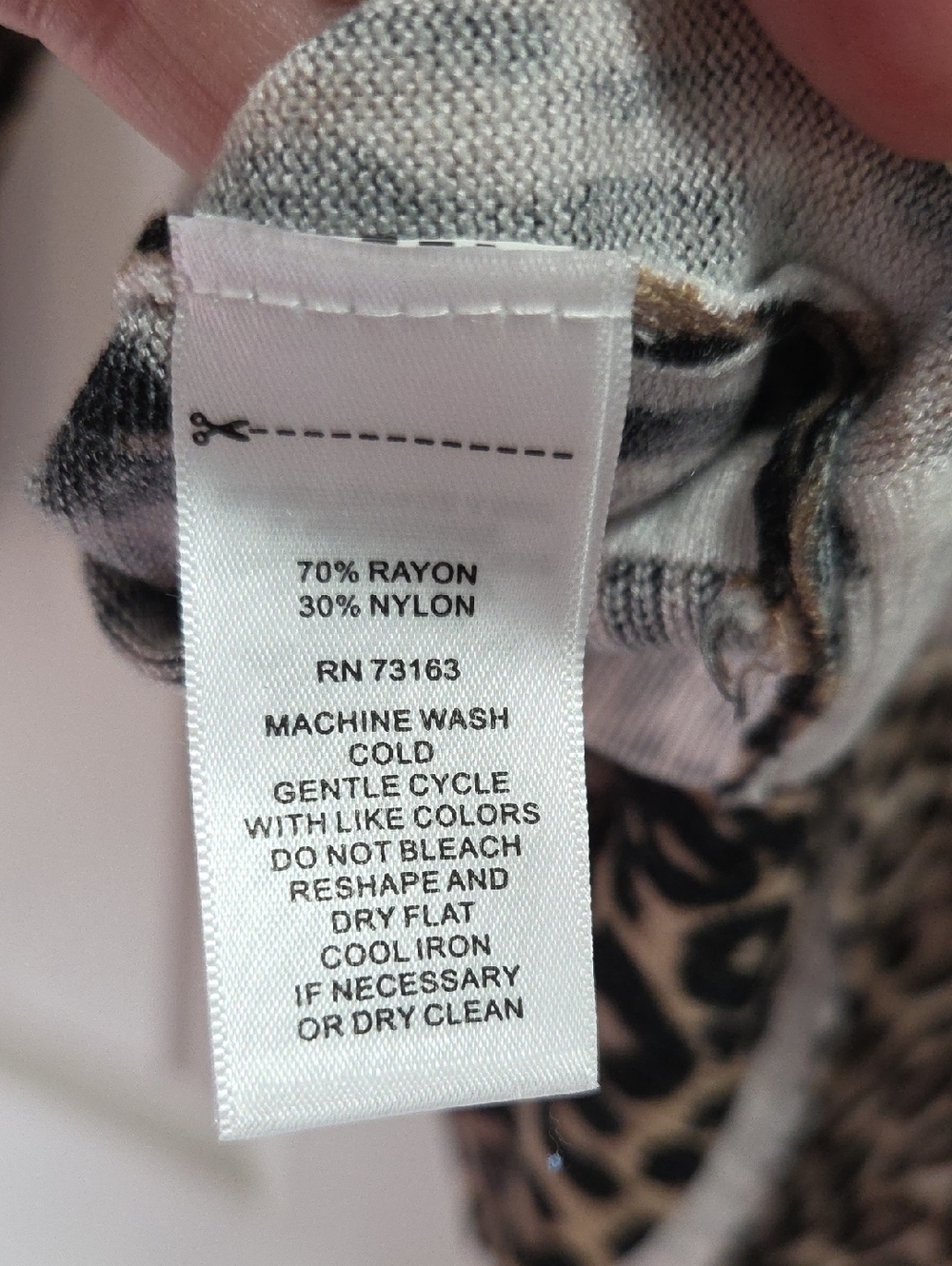 Cable & Gauge Leopard Print Lightweight Sweater - Picture 4 of 4